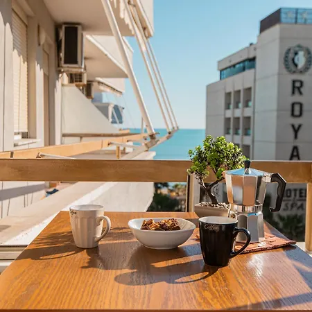 Vivi's Seaside دراس