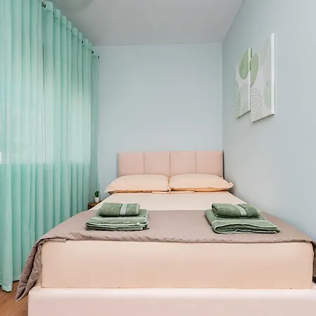 Апартаменты Vivi's Seaside *